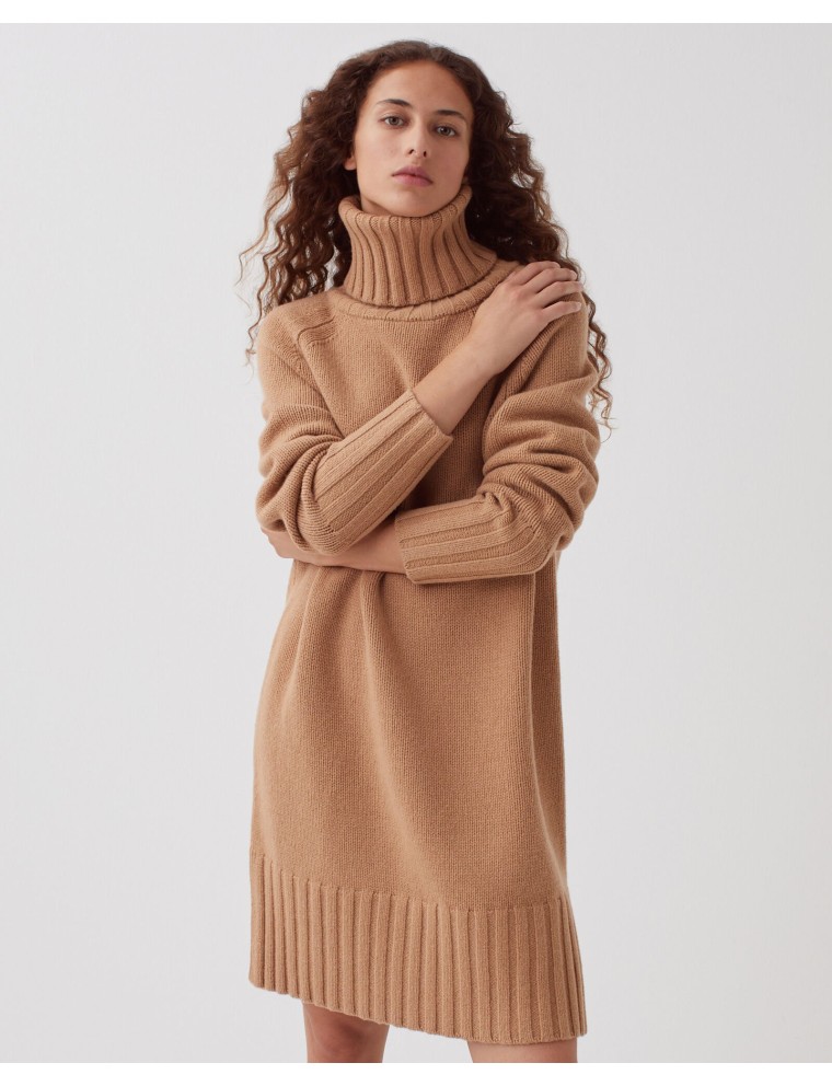 Robe pull col roulé en laine camel