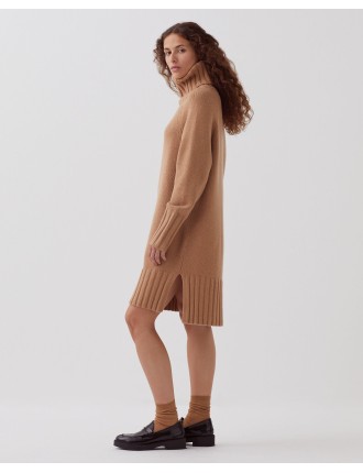 Robe pull col roulé en laine camel